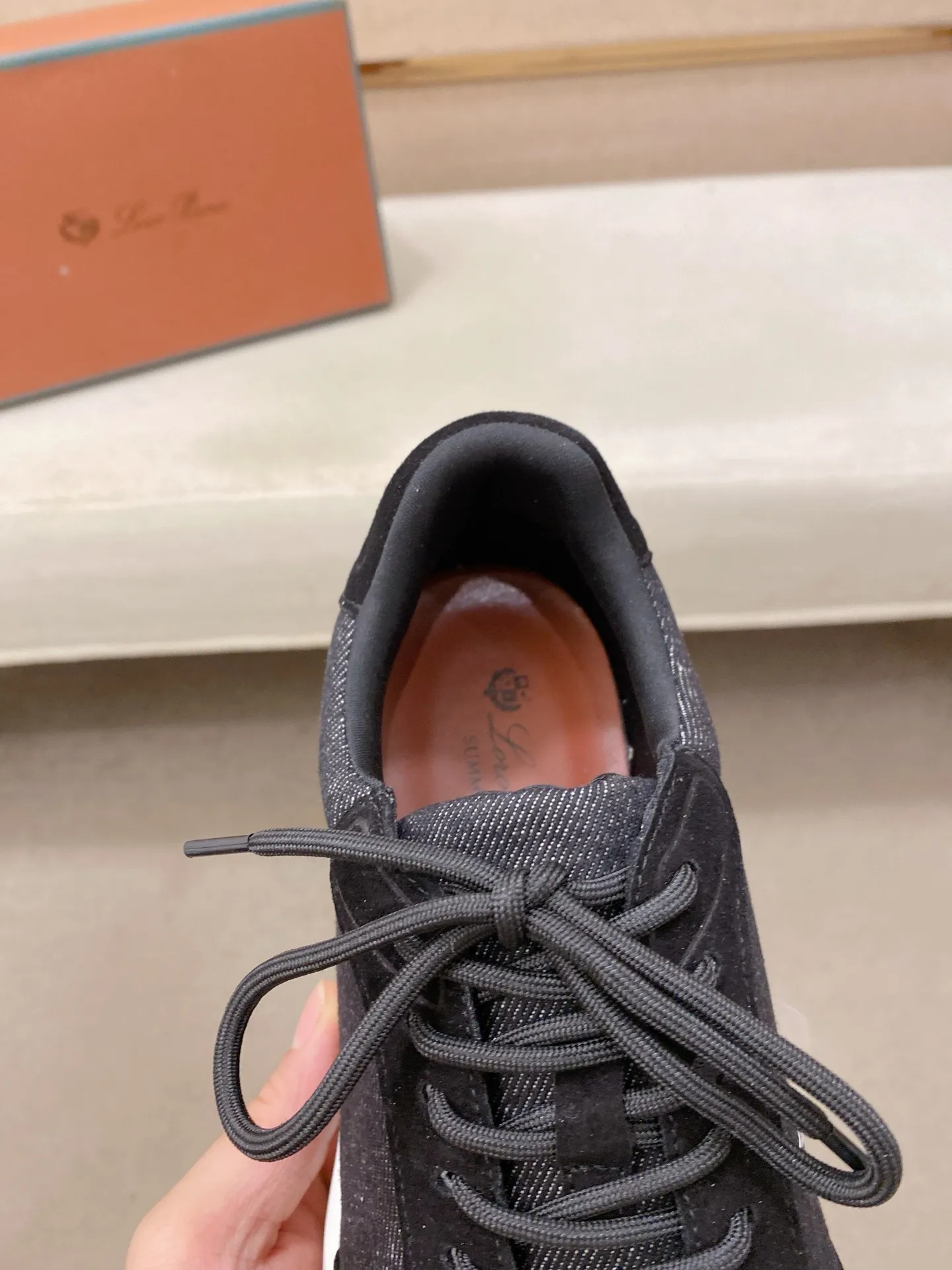 Men's shoes 💰: 462💰🔥𝐥𝐨𝐫𝐨 𝐏𝐢𝐚𝐧𝐚 lp classic loafers, an Italian treasure brand, the only brand that can match Hermès! Only after wearing it do we realize that we can’t live up to our feet. The upper is made of imported first-layer cowhide with breathable fabrics, water-dyed cowhide foot pads, and the official original glass rubber outsole and pendant. Exclusive original packaging (tag ➕ brand paper ➕ outer box ➕ hand bag) code number: 38-44. Can be customized 45-46